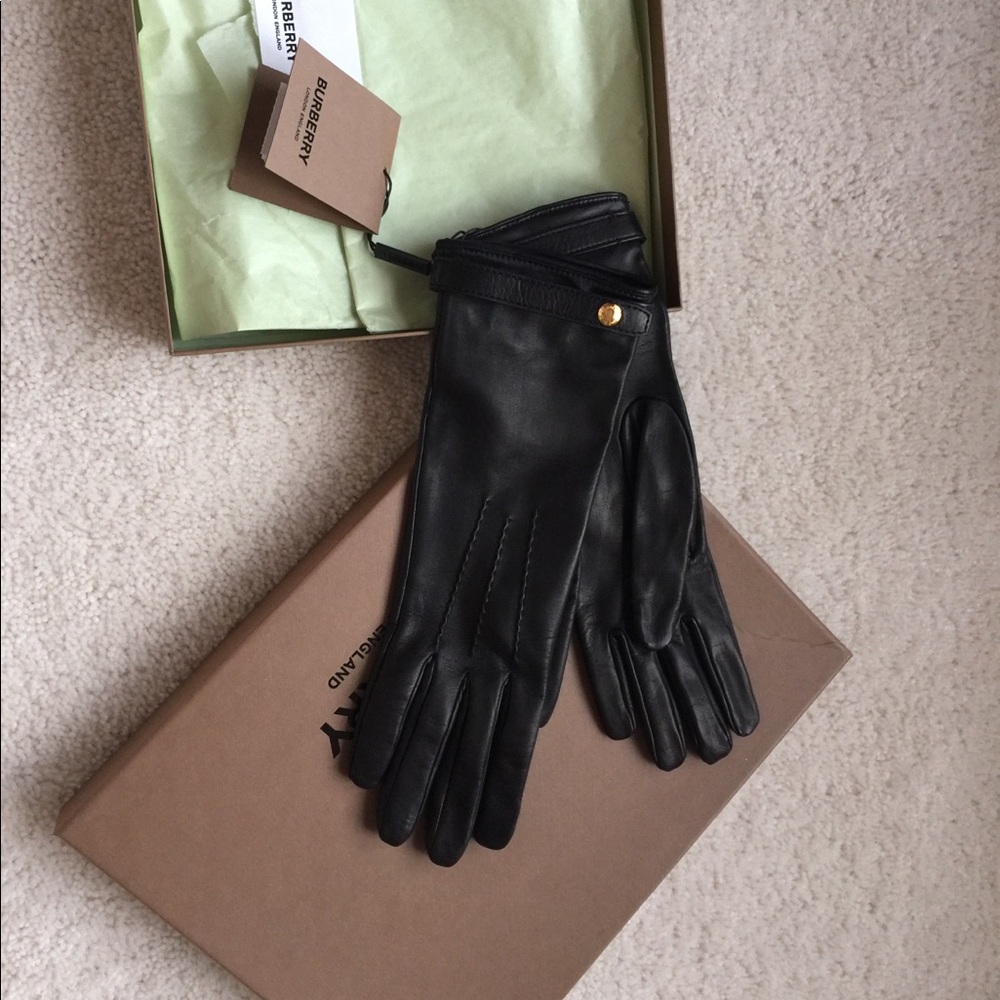 Burberry soft leather gloves
